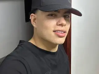 Streamate Sex Cam of Clayy_black