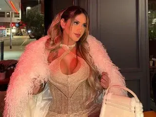 Streamate Nude Webcam of QueenIsabella19