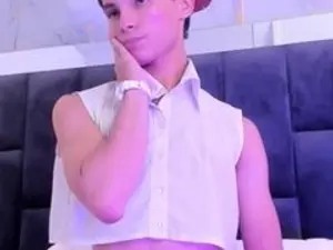 Streamate Live Sex Cam of elliotstone