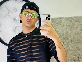 Streamate Live Sex Cam of Leoo_hot