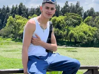 Streamate Live Sex Cam of alextsexx