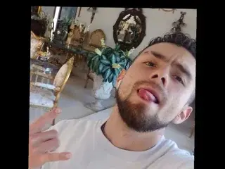 Streamate Free Porn Cam of aronm_live