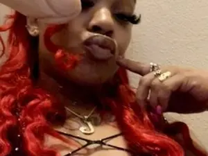 Streamate Live Porn of QueeenJ