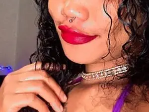 Streamate Adult Webcams of Cardibabe21