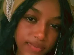 Streamate Sex Cam of Laurahot10