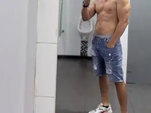 Streamate Free Live Porn of LUKEBULLGER