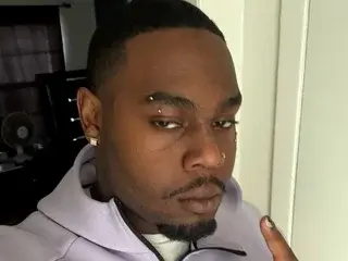 Streamate Free Porn Cam of Topfloorstrokes