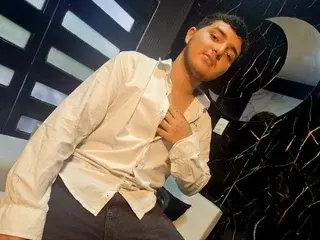 Streamate Adult Webcams of Oliver_Jamees