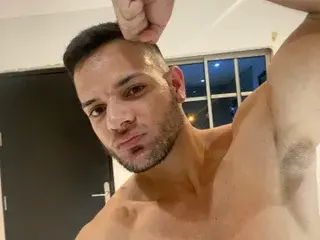 Streamate Watch Live Sex Cams of FrezisYmuscle