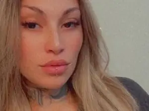 Streamate Nude Webcam of xxmixedbunniexx