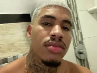 Streamate Free Porn Cam of Drakehottt