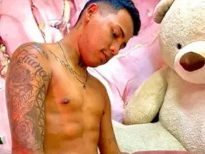 Streamate Watch Live Sex Cams of JuicyCrew