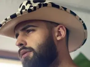 Streamate Free Live Porn of HairyRobxxx
