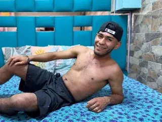 Streamate Live Sex of Noahwarm