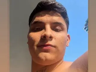Streamate Live Sex Cam of Andyvibes19