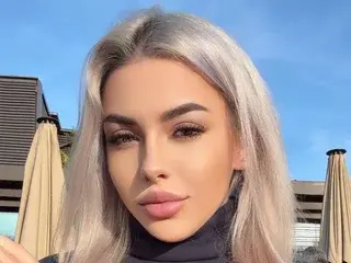 Streamate Free Live Porn of HornyB33