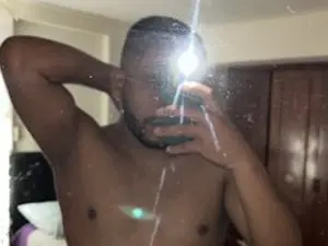 Streamate Live Sex Cam of DrewSaenz