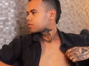 Streamate Live Sex Cam of JulianFlame