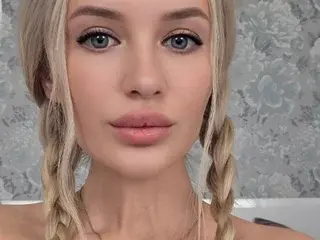 Streamate Best live sex cam show of Lindy18