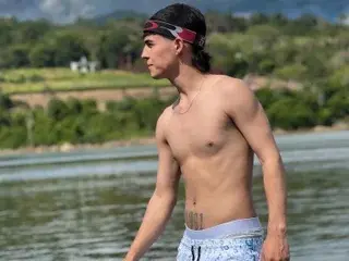 Streamate Sex Chat of EthanJamees