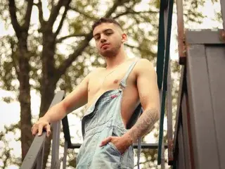 Streamate Adult Webcams of MichaelMagno