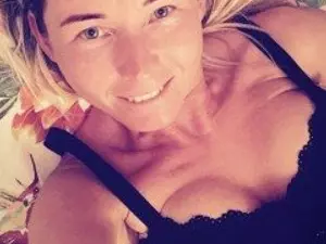 Streamate Nude Webcam of xSWEET_EWAx