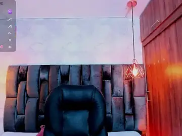 Stripchat Live Sex Cam of miichael_black