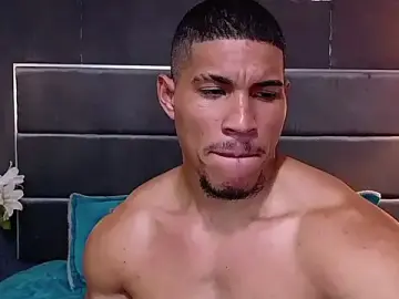 Stripchat Free Porn Cam of teddyfit19cm