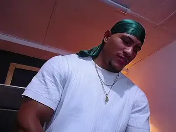 Stripchat Live Sex Cam of teddyfit19cm