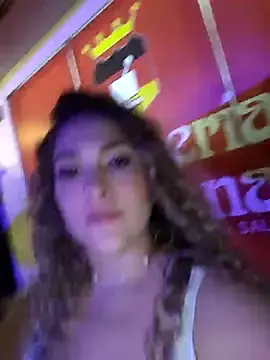 Stripchat Live Sex Cam of Sara_smiiith211