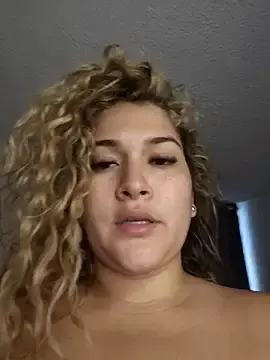 Stripchat Watch Live Sex Cams of Sara_smiiith211