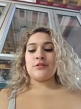 Stripchat Free Live Porn of Sara_smiiith211