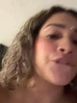 Stripchat Watch Live Sex Cams of Sara_smiiith211