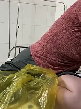 Stripchat Sex Cam of Emily-Nguyen