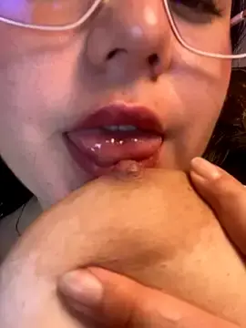 Stripchat Free Porn Cam of LunaGil1