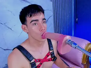 Stripchat Live Sex Cam of Alejandro_karter18