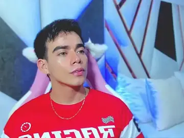 Stripchat Free Porn Cam of Alejandro_karter18