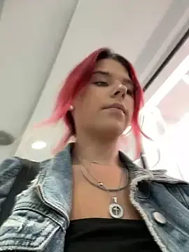 Stripchat Nude Webcam of RiriRoseey