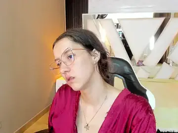 Stripchat Live Sex Cam of Linda4Petite