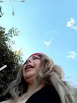 Stripchat Sex Cam of madelaine-