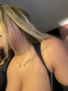 Stripchat Live Porn of MiaWhitePink_