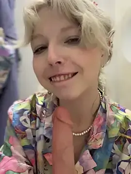 Stripchat Adult Webcam of EveLittleSinner