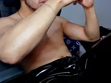 Stripchat Adult Webcams of Tommy_Bred