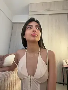 Stripchat Live Sex Cam of ZaraLuuv