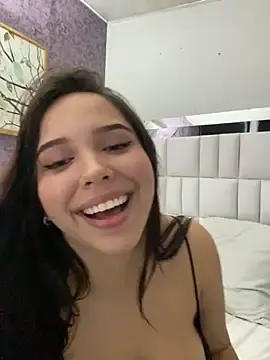 Stripchat Sex Cam of LunaCandy_