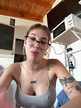 Stripchat Sex Cam of Lolykush