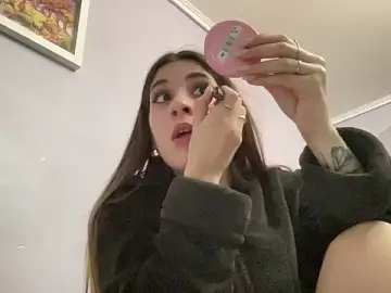 Stripchat Sex Cam of Lolykush