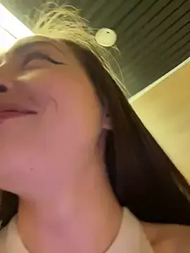 Stripchat Live Porn of Holly_Play