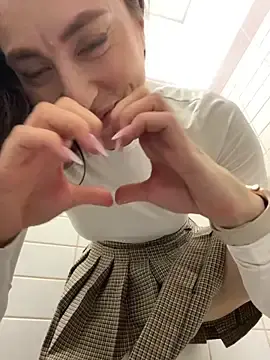 Stripchat Watch Live Sex Cams of Holly_Play