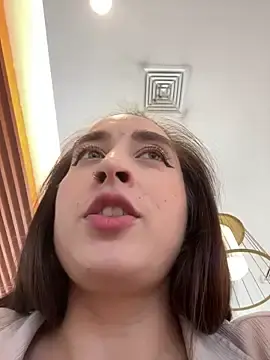 Stripchat Watch Live Sex Cams of Holly_Play